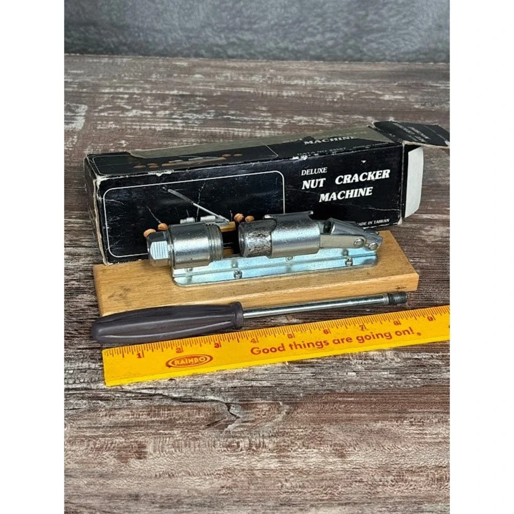 Deluxe Nut Cracker Machine Vintage Kitchen Gadget With‎ Original Box